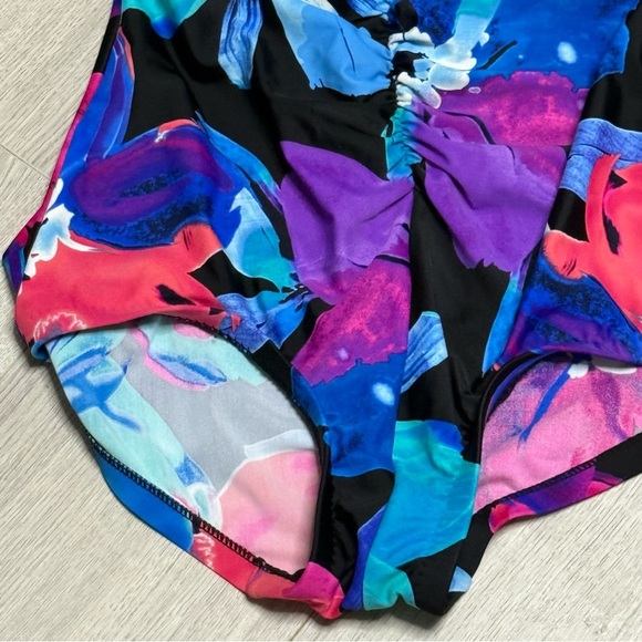 Maxine of Hollywood Cinched Front One Piece  Swimwear - Picture 3 of 7